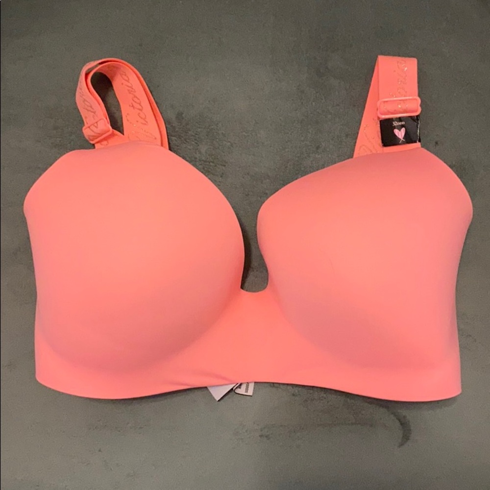 NWT - lightly lined wireless tshirt bra
